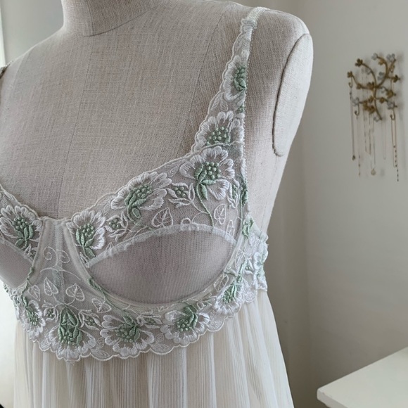 VS Cream & Mint Green Embroidered Slip - Picture 2 of 8